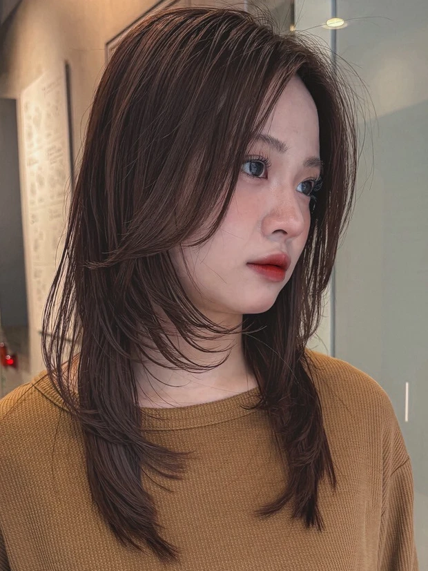 ヘアカタログ　ミディアム　ミディアムヘア　前髪なし　おしゃれ　サイド