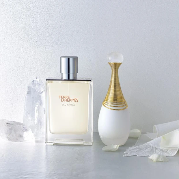 運気アップを狙う2つの香り。仕事面ではキリッと、恋愛面では優しく清楚な香りが吉！