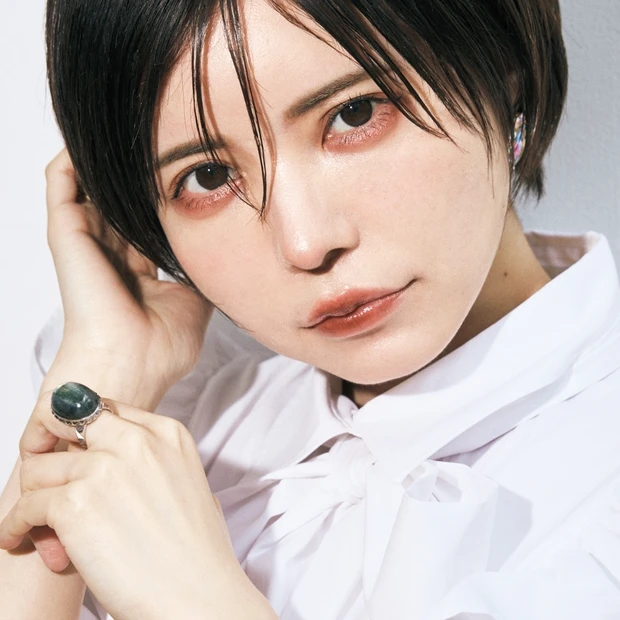 益若つばささんのアイメイクがスゴイ! 赤っぽうさぎアイでドールのような雰…