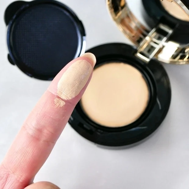 SUQQU グロウ クリーム コンパクトテクスチャー1