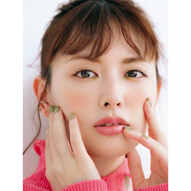 秋のITカラーは深い緑！ アクセサリー感覚でワンポイントに利かせるのがコ…