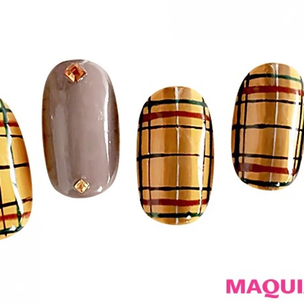 秋カラーのマスタード＆キャメルカラーに、シックなチェックを取り入れて