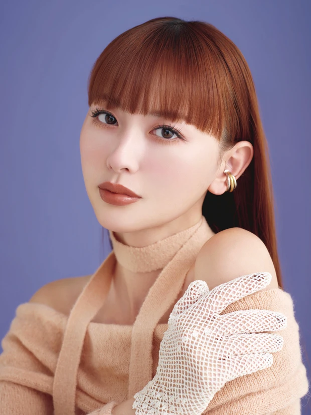 鈴木えみ グルー不要のつけまつ毛