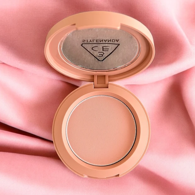 フェイスブラッシュ ローズベージュ スウォッチ