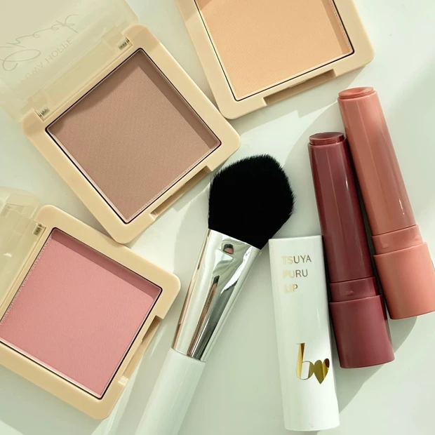 b idol（ビー アイドル）から待望のブランド初となるチークが登場！春新色リップも含めて全色スウォ…