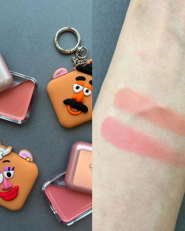 CLIO エッセンシャルリップチークタップブラー スウォッチ