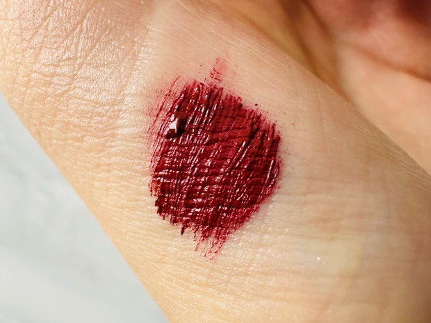 OSAJIのニュアンスボリュームマスカラのスウォッチ