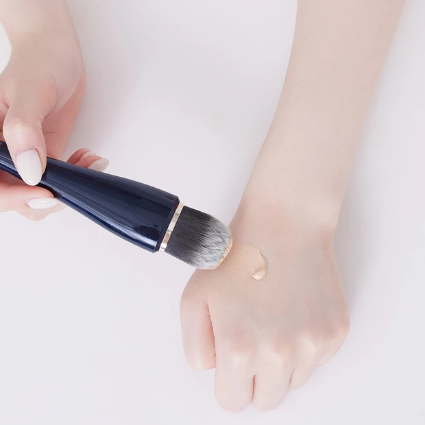 マキア　クリームファンデーション　塗り方　ブラシ　クレドポー