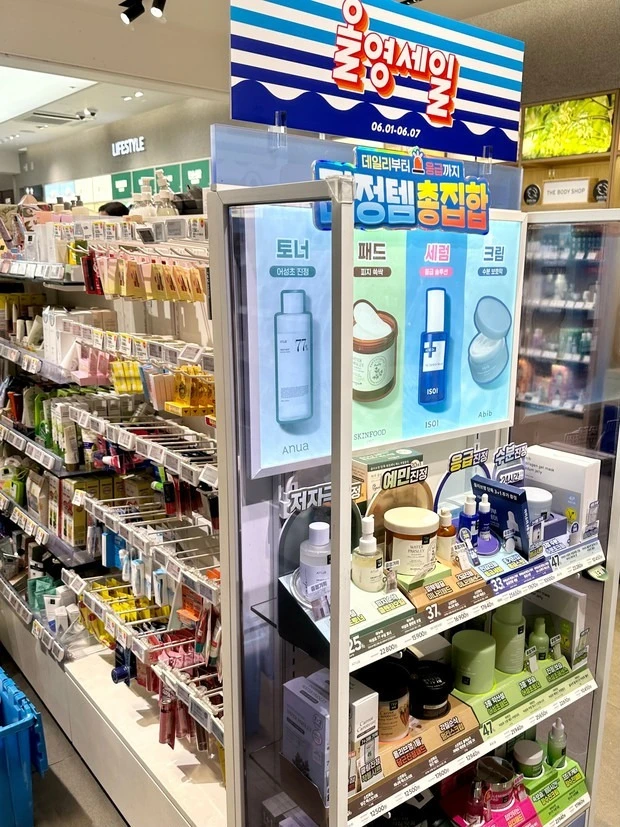 「オリーブヤング(OLIVE YOUNG)明洞本店」 画像