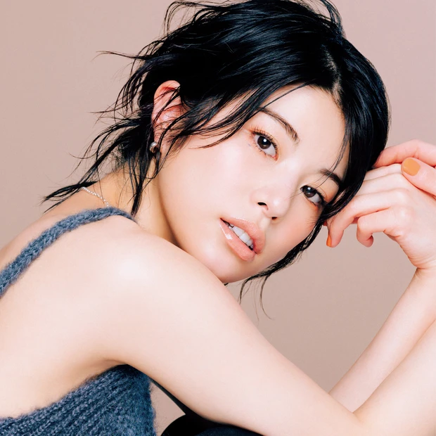 さとうほなみさんが新色で秋メイクにTRY！ 血色ヌーディーで新しい自分へ