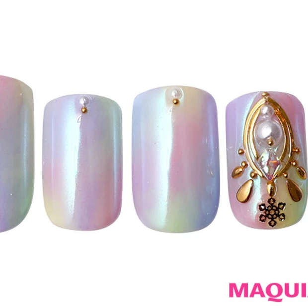 幻想的に、虹色に輝く「ウィンターパステル」ネイル