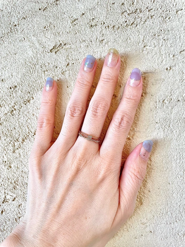 【セリアのネイルシールが使える！ジェルネイルのようなネイルシール】_2