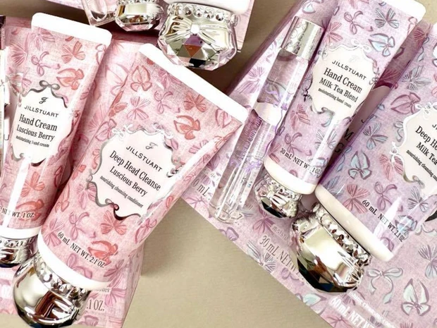 ジルスチュアートのコフレ第二弾はお得なギフトセット！ 大切な人へのプレゼントにも【クリスマスコフレ2025】