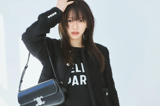 【3位】リンク感をもたせたブラウンベージュのアイとリップで大人っぽく。山本舞香さんが【CELINE】でグランジスタイルに