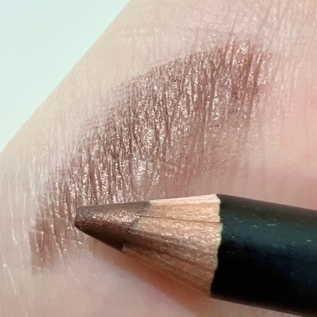 【春の赤ラメライナー】売り切れ続出。M•A•Cの赤ラメアイライナーが可愛すぎる！ペンシルアイライナーの引き方も伝授_2_3