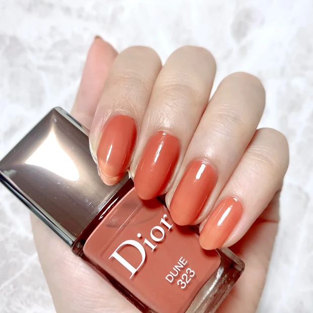 Dior ヴェルニ323DUNE