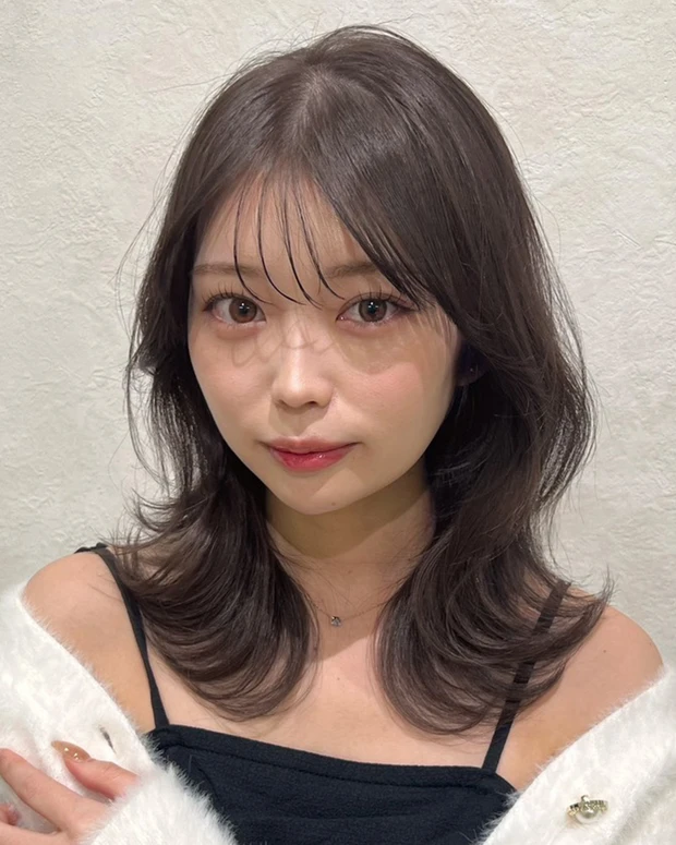開運ヘア　2026年　髪型　ミディアム　ミディアムヘア　レイヤー　正面　VIEW　フウヤ