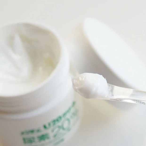 「近江兄弟社 メンタームU20クリーム」のテクスチャー