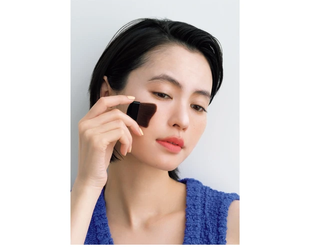 【POINT2】コンシーラーとハイライトでリアルな立体感をプラス