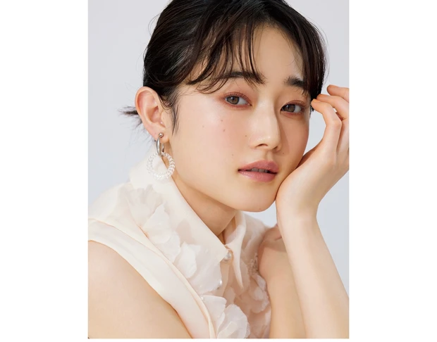 ワントーンでまとめじんわり微熱感を表現