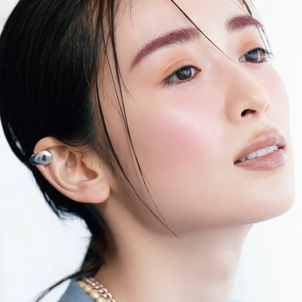 チーク＆眉はピンクでリンクコーデが正解！ 「素が美人」に見えるメイクテク…