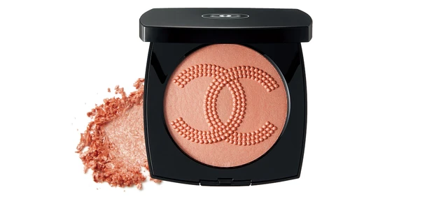 人気アーティストならこう組み合わせる
『受賞コスメ』でベストメイク 
 PhotoGallery_1_14