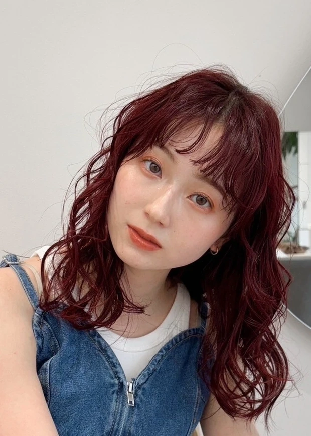 夏　おすすめ　ミディアムパーマ　前髪パーマ　大人かわいい