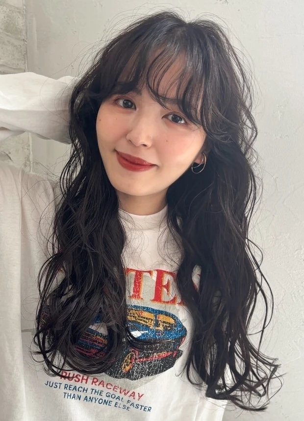 5トーン　ヘアカタログ　ロング　ロングヘア　前髪あり　正面