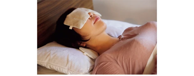 目と首の後ろを温めて、神経をゆるめると効果的