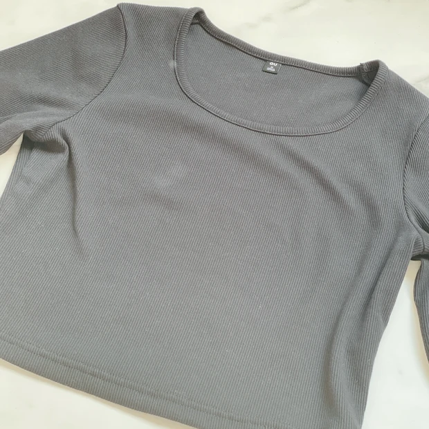 GU クロップド丈トップス 紹介