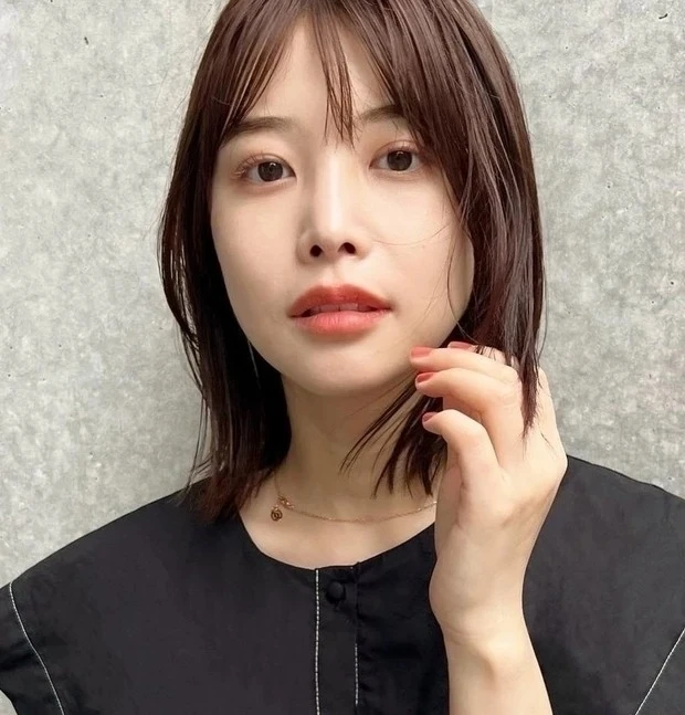 大人 おすすめ ミディアムレイヤーヘア ヘアアレンジ スタリング法 ニュアンス ストレート