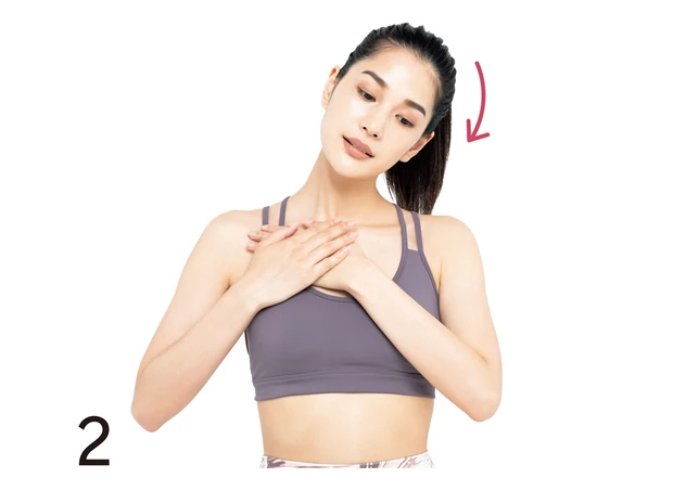 2口を開いて頭を傾ける