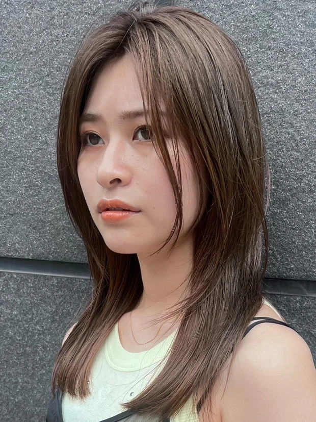 ヘアカタログ ミディアム ミディアムヘア レイヤー 前髪なし サイド