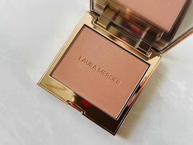 夏はツヤ肌!【ローラメルシエ】のアイテム達で濡れたようなツヤ感を演出してメイクをより一層楽しみませんか?_4