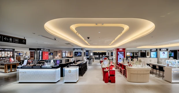 西武池袋本店　イケセイ　コスメフロア