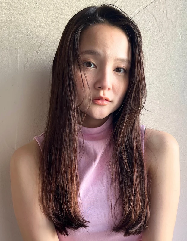 髪型　ロング　ロングヘア　かきあげ前髪　正面