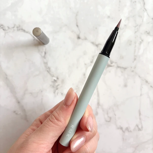 RMK グラフィック リクイド アイライナーのパッケージ