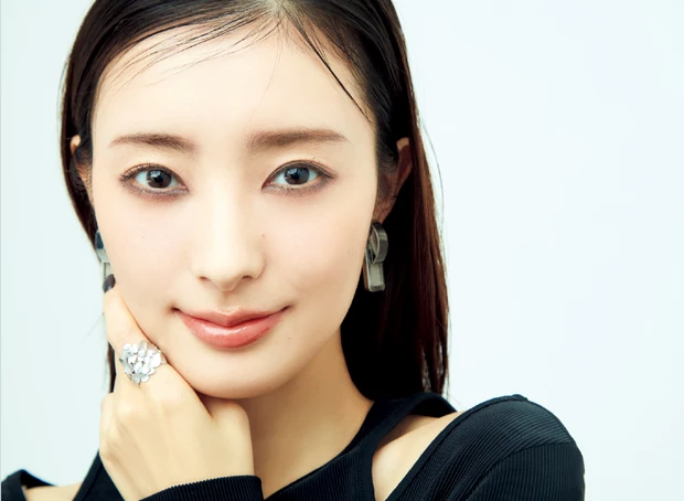 RMK インフィニシェイド シングル アイシャドウ 12 ミッドナイト スイム、14 カシミア リュクスを使用