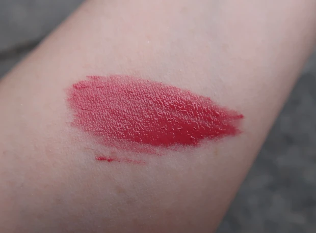 リンメル ラスティング プロボカリプス リップカラーのカラーを塗った直後