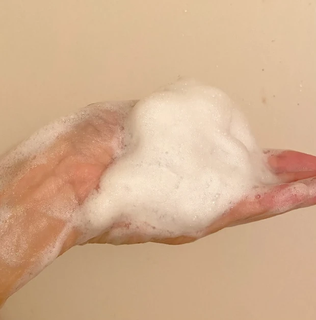 パサつく毛先もなめらかに美しく!「うるおい美容水」配合⭐︎軽いのにモコモコの泡でしっとり軽やか♪_2
