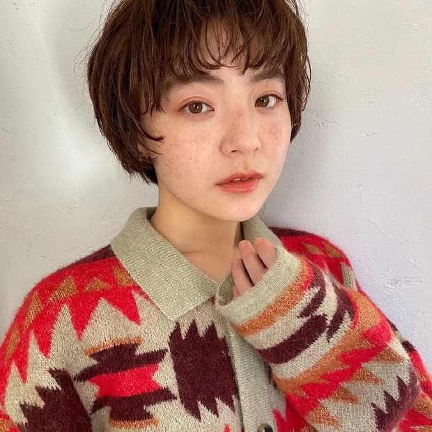 【束感ショートレイヤー】短め前髪でおしゃれ顔に！くせ毛風こなれショートヘ…