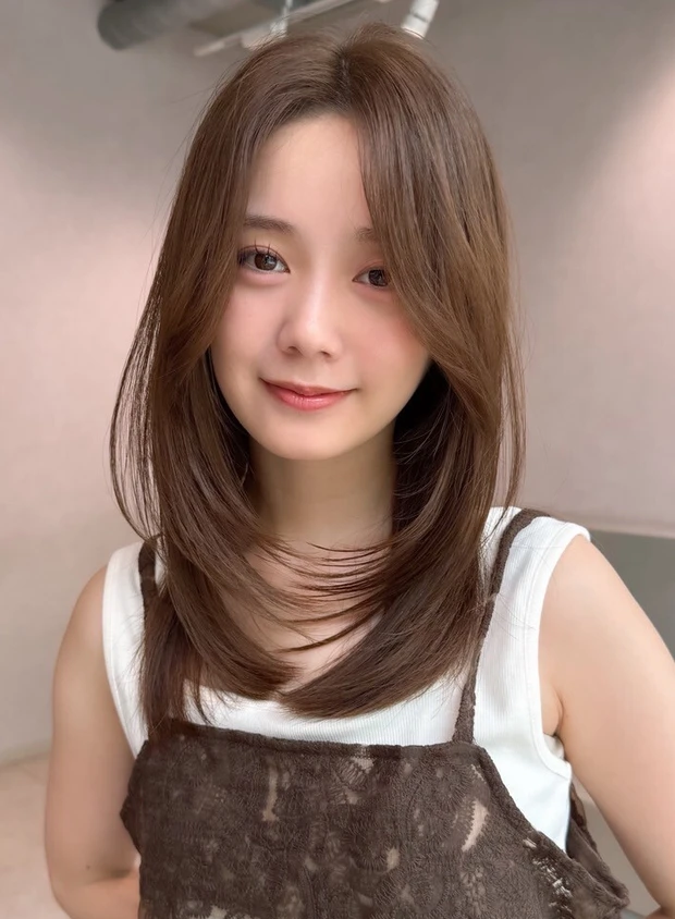 髪型　かきあげミディアム　ミディアムヘア　前髪なし　スタイリング