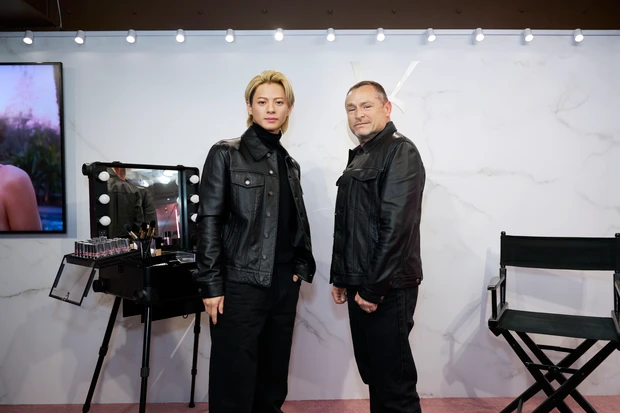 イヴ・サンローラン・ボーテ アジア アンバサダー平野紫耀さんとYSL グローバル ビューティ ディレクター トム・ペシュー