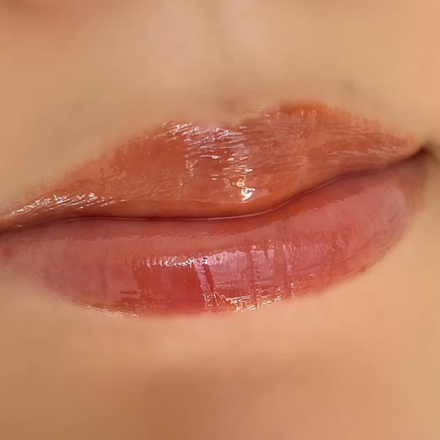 フジコ ニュアンスラップティント  01 珊瑚ピンクの試し塗り