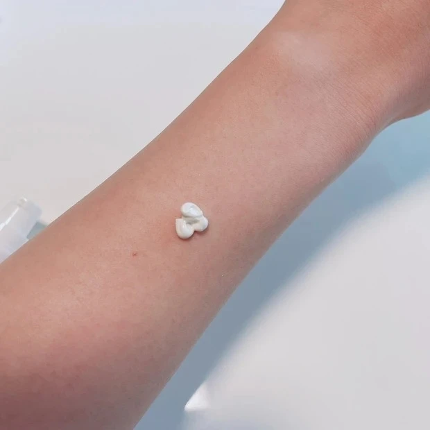 Her lip to グロウサンスクリーンセラムのレビュー_テクスチャー_1