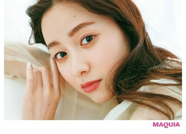 ピンクメイクをした堀田真由さん