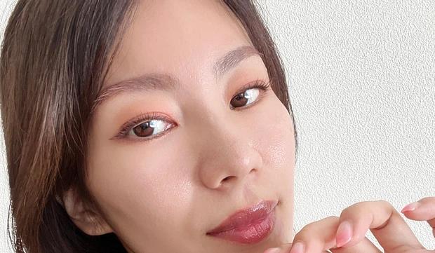 dejavu デジャヴ　デジャブ　アイブロウカラー　眉マスカラ　プチプラコスメ　ドラコスメ　バラコスメ　限定カラー　スウォッチ　コスメレビュー　ダスティピンク　プチプラ　