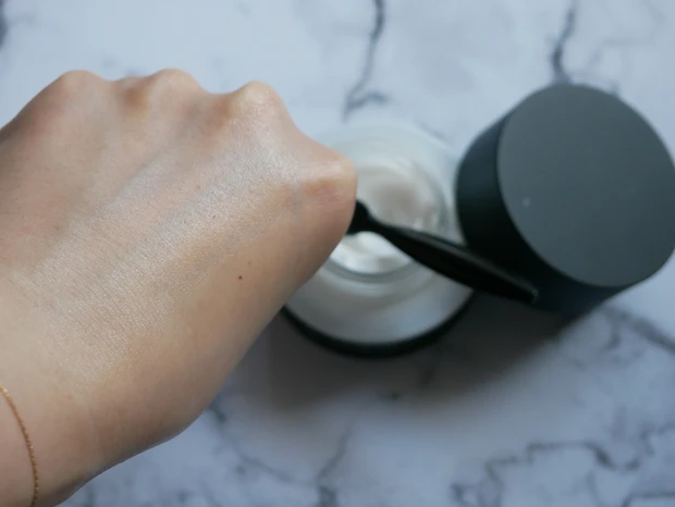 『KANEBO オン スキン エッセンス V』でときめくような肌へ〜マスクでゆらぎがちなお肌をしっかりケア〜_4_3