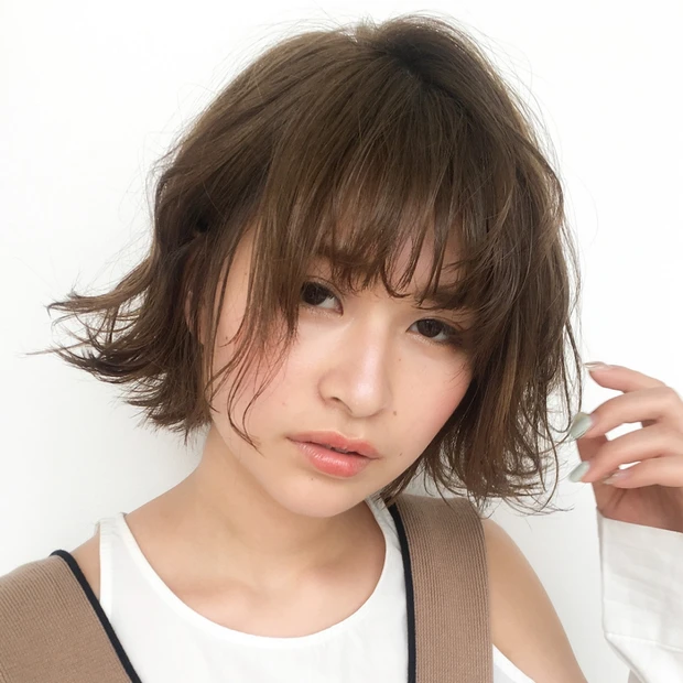 可愛くて色っぽい、外ハネ仕上げの「ミニボブ」でおしゃれ顔に