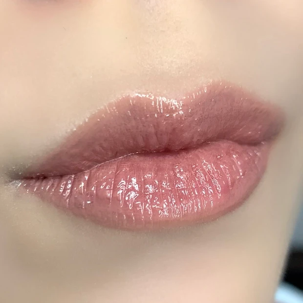  アディクション新作リップ グレイズドボム 003 Want More ウォント モア 使用イメージ